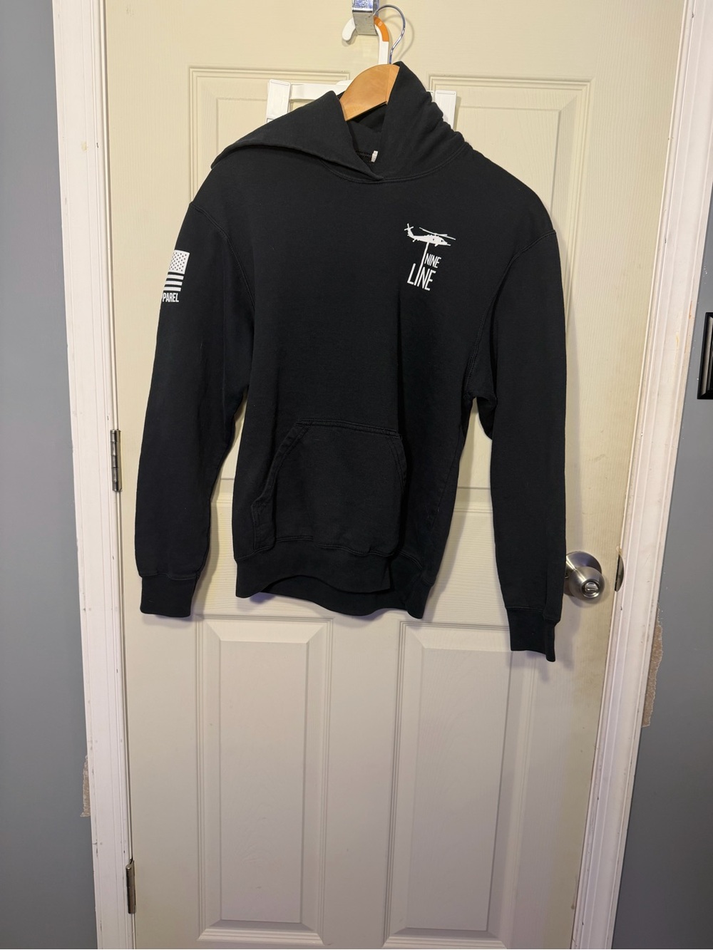 Nine line Among Us boys size XL hoodie